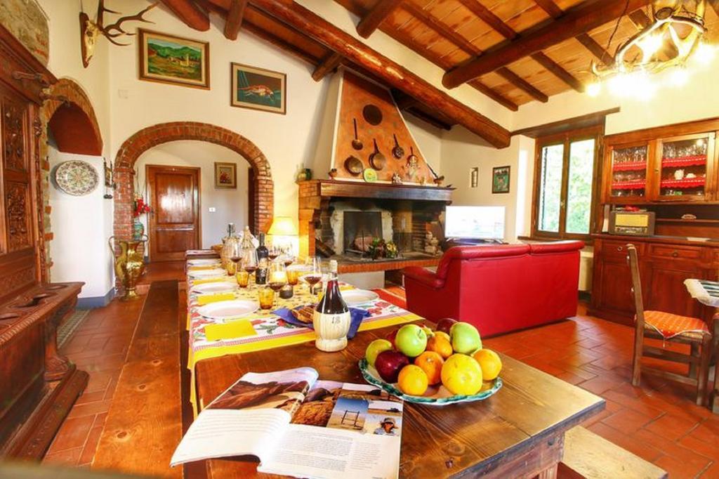 Casa Vacanza Le Corniole チヴィテッラ・イン・ヴァル・ディ・キアーナ エクステリア 写真